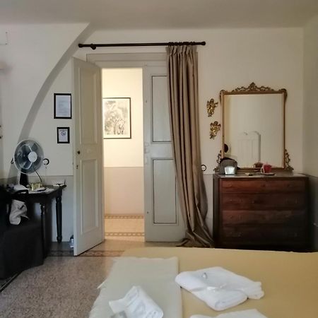 Bed And Breakfast Evelina Lucca Bagian luar foto