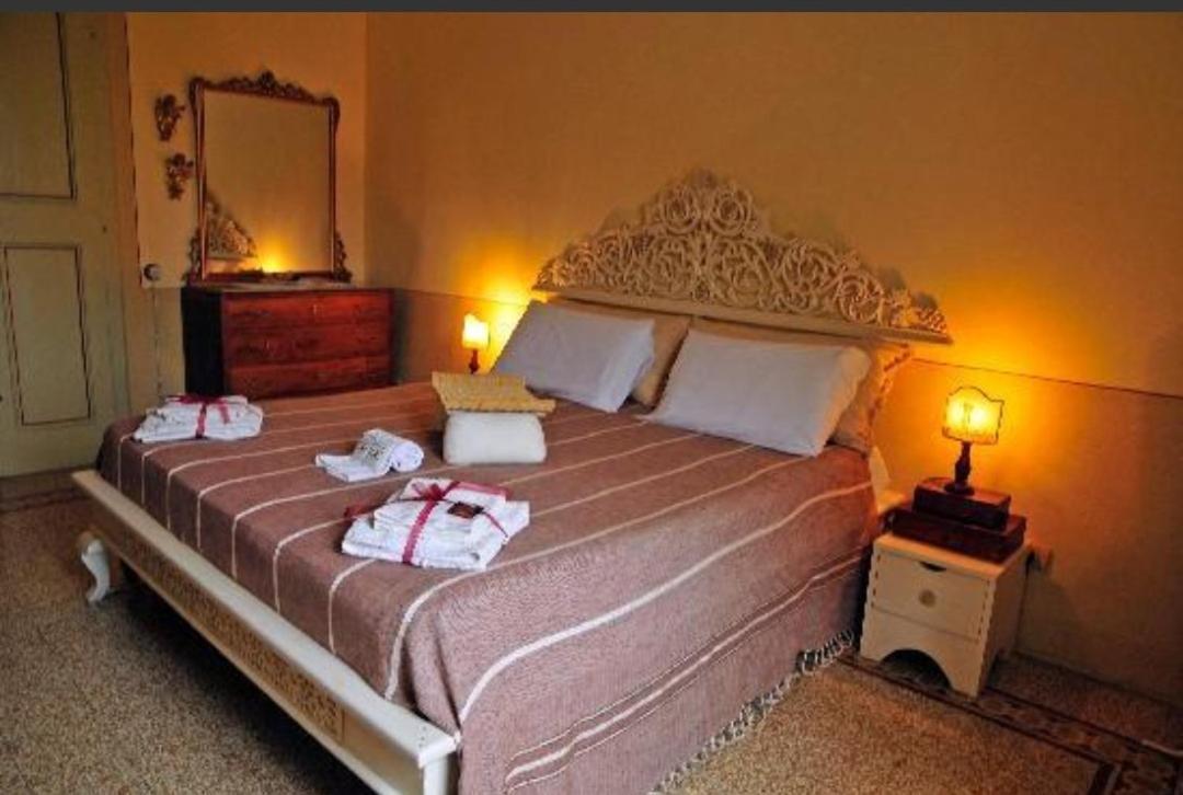 Bed And Breakfast Evelina Lucca Bagian luar foto