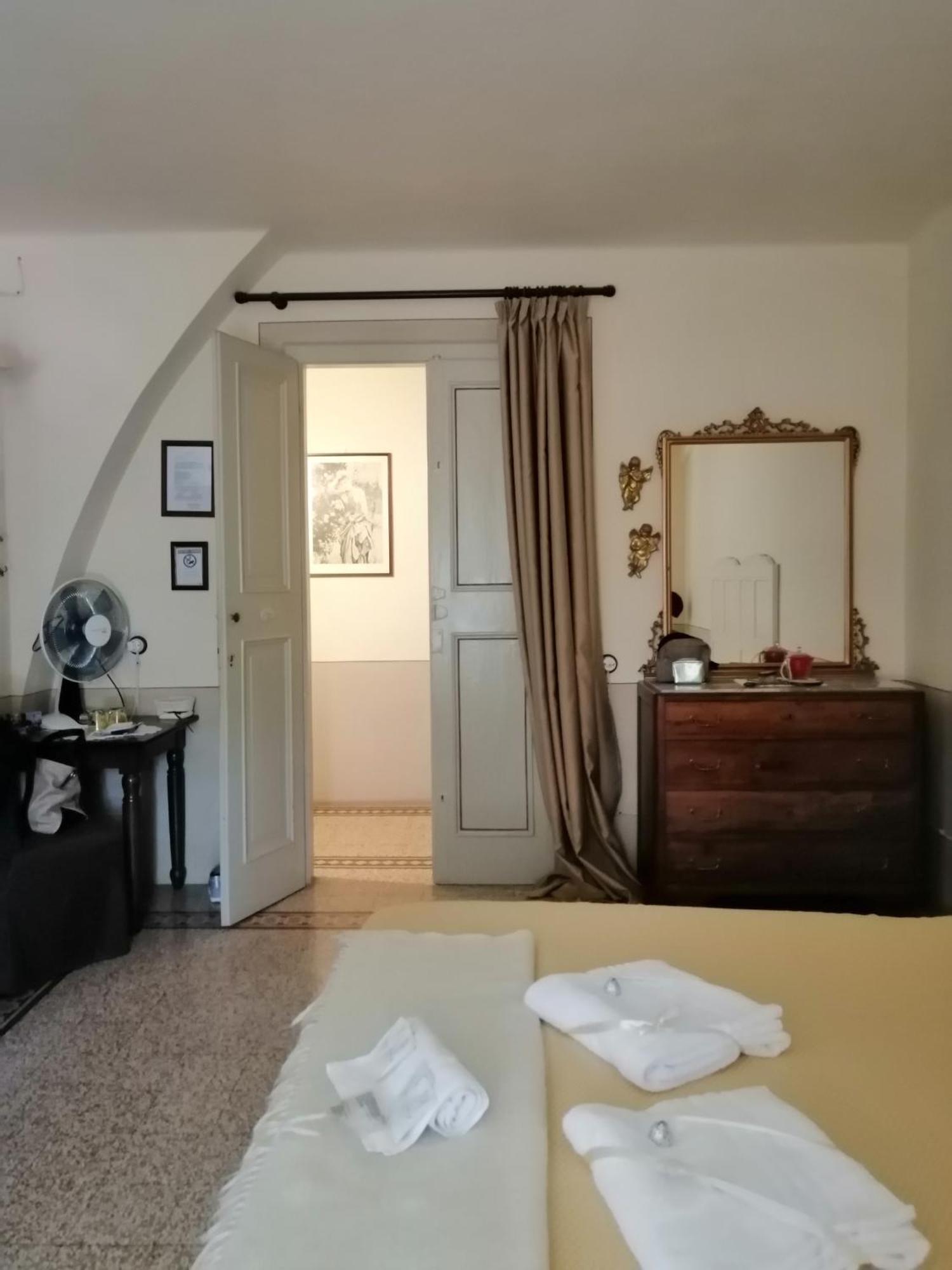 Bed And Breakfast Evelina Lucca Bagian luar foto